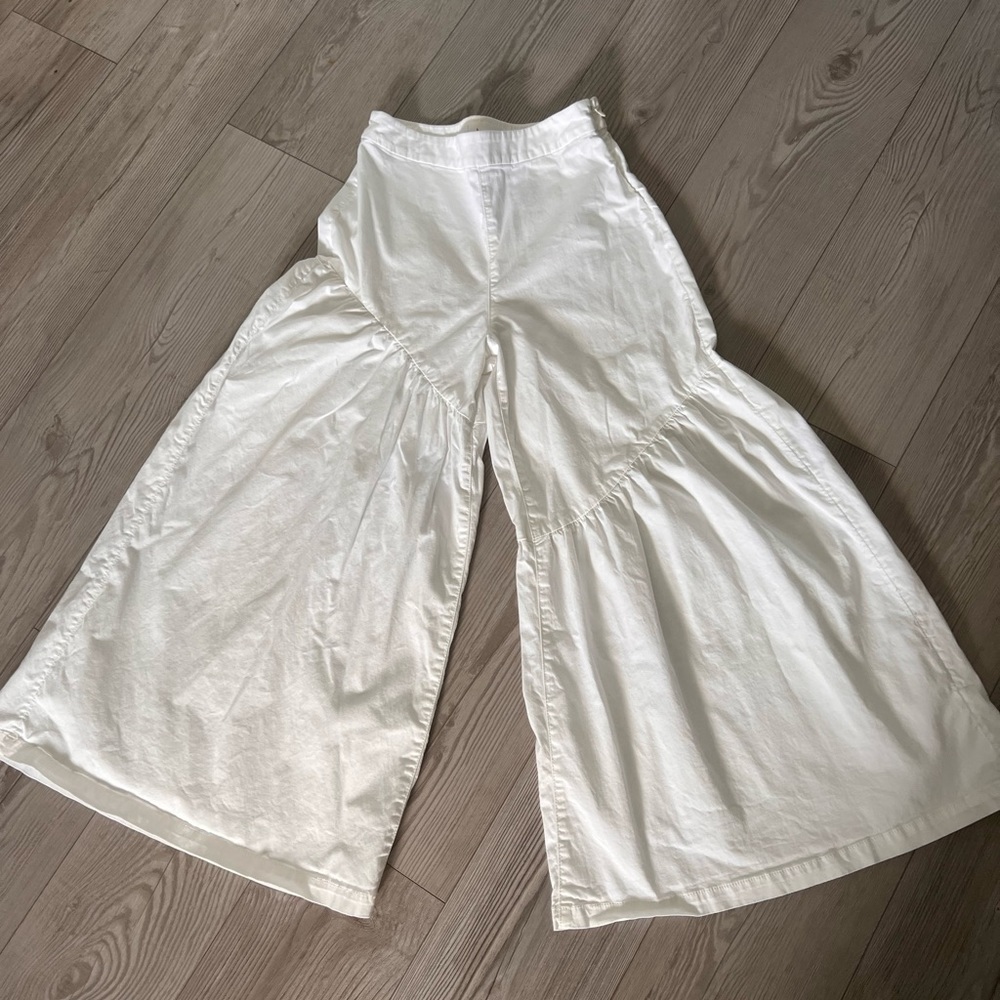 Anthropologie!! Like new!!! white cotton design pants!! Size S!!!